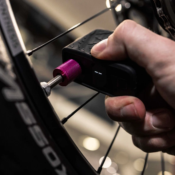 Muc-Off AirMach Electric Mini Pro Inflator Muc-Off AirMach Electric Mini Pro Inflator -DOLAN BIKES COMPONENTS AirMach Electric Mini Pro Inflator 2