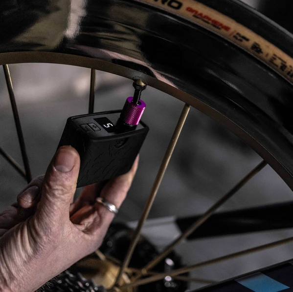 Muc-Off AirMach Electric Mini Pro Inflator Muc-Off AirMach Electric Mini Pro Inflator -DOLAN BIKES COMPONENTS AirMach Electric Mini Pro Inflator 3